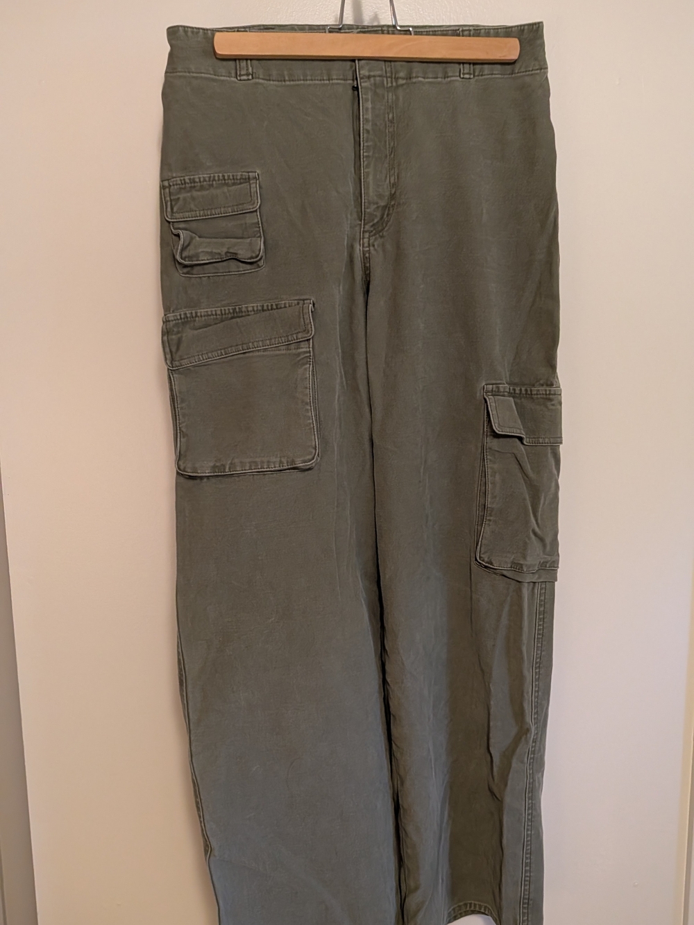 TNA Wide Leg Cargo Pants in Olive Green